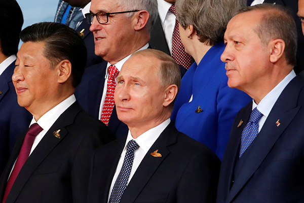 Chinese President Xi Jinping, Russian President Vladimir Putin and Turkish President Recep Tayyip Erdogan pose for a family photo at the G20 leaders summit in Hamburg, Germany July 7, 2017. REUTERS/Wolfgang Rattay