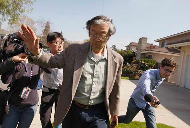 Сатоши Накамото, житель Калифорнии японо-американского происхождения, считается "отцом" биткоина, но отрицает этот факт