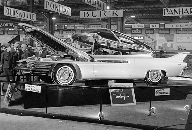 Концепт Chrysler, предшествовавший серийному Turbine Car.