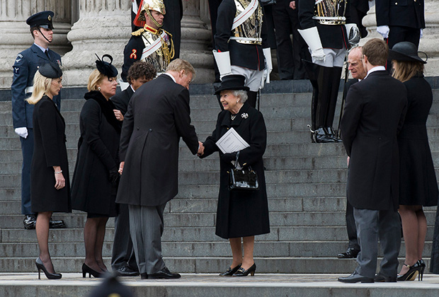 Британская королева Елизавета II и ее супруг принц Филипп на поминальной службе по баронессе Маргарет Тэтчер, экс-премьер-министру Великобритании
