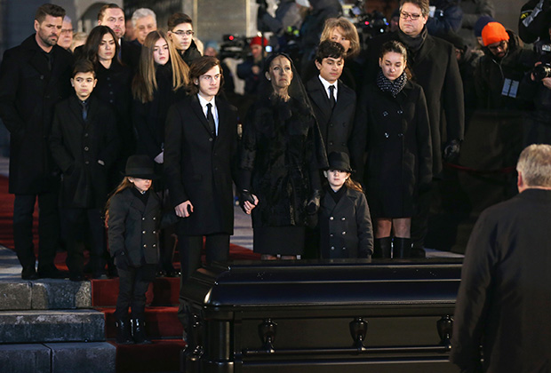 Певица Селин Дион с детьми на похоронах своего мужа Рене Анжелила