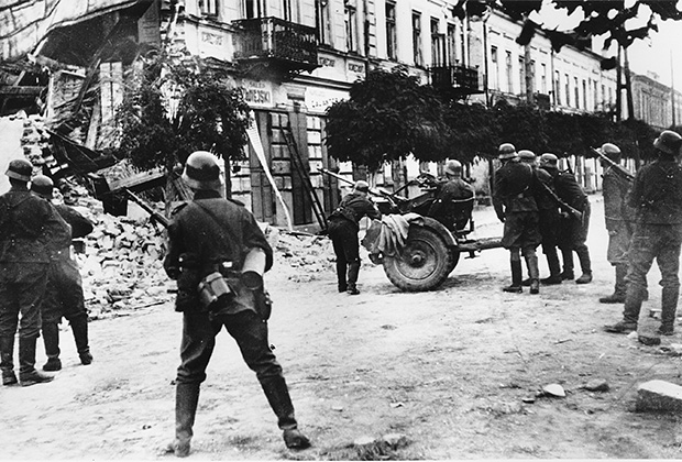 Немцы вторгаются в Варшаву осенью 1939 года
