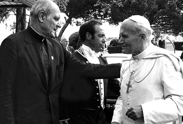 Архиепископ Пол Марцинкус с папой Иоанном Павлом II