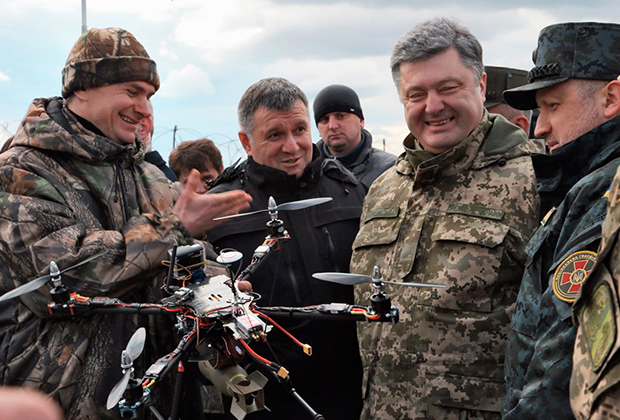 Взрывы в Калиновке произошли в день рождения президента Украины Петра Порошенко