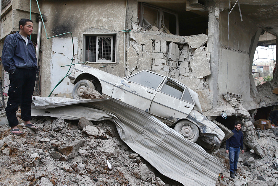 Базирующийся в Лондоне Сирийский центр мониторинга по правам человека обвинил в уничтожении жилых кварталов российскую авиацию. Москва обвинения отвергла.