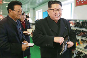 Сверху постучали Ким Чен Ын лично управляет рыбами, корейцами и жидким мылом