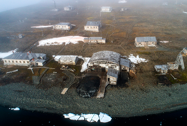 Полярная станция «Бухта Тихая» на острове Гукера архипелага Земля Франца-Иосифа.
