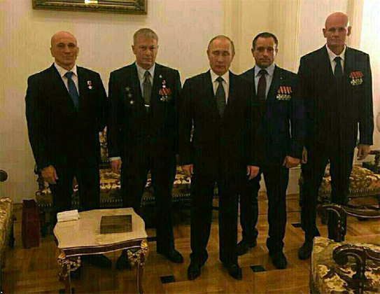 Дмитрий Уткин (крайний справа) на встрече с президентом России Владимиром Путиным