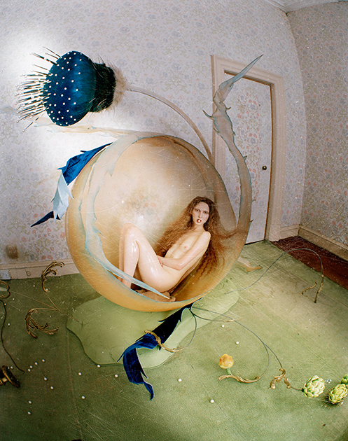 Сьерра Скай в чертополоховом пузыре с жемчужиной во рту, 2015