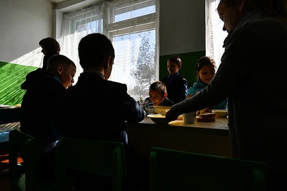 Уральскому школьнику запретили ходить в столовую с одноклассниками