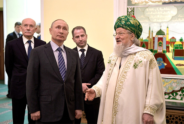 Президент РФ Владимир Путин и председатель Центрального духовного управления мусульман России, Верховный муфтией Талгат Сафа Таджуддин
