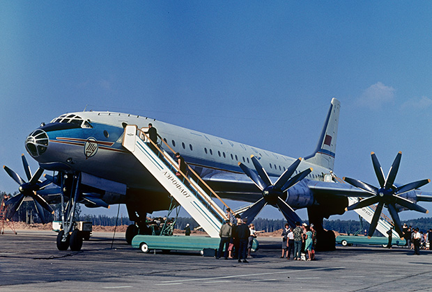 Созданный на основе Ту-95 пассажирский самолет Ту-114