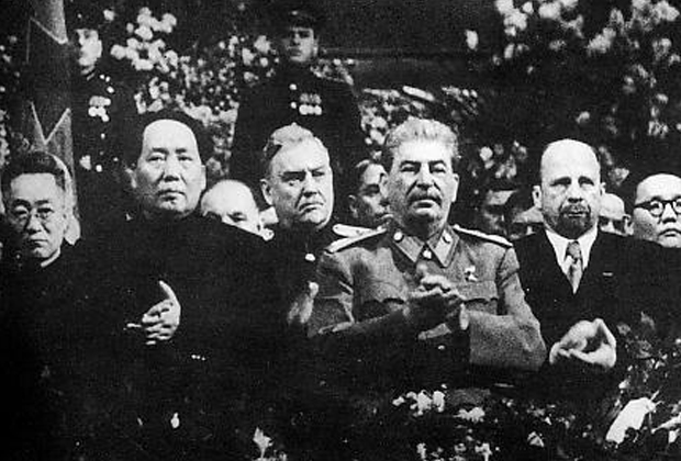 Председатель КНР Мао Цзэдун на торжестве по случаю 70-летия И. Сталина