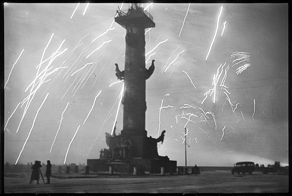 Салют в Ленинграде. Ленинградский фронт, 27 января 1944 года.