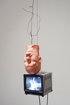 Брюс Науман: Perfect Balance (Pink Andrew with Plug Hanging with T.V.), 1989