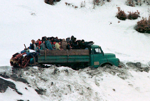 Беженцы-албанцы на границе Косово и Черногории
