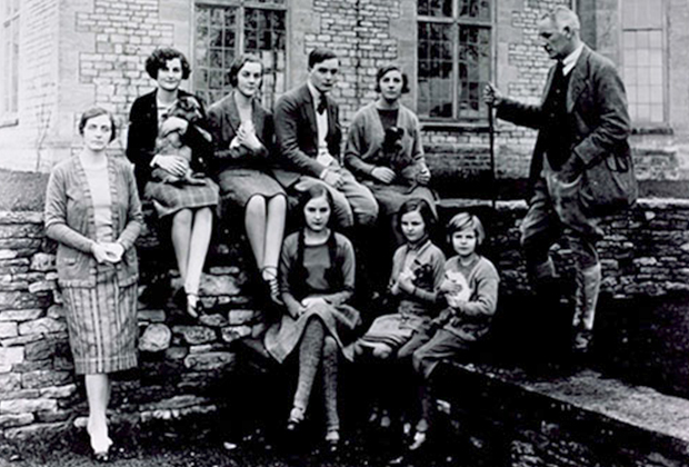 Семья Митфорд, 1929