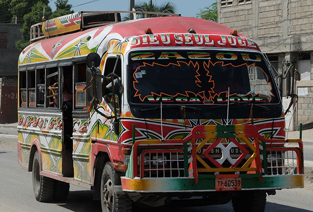 Гаитянские автобусы — произведение народного искусства
