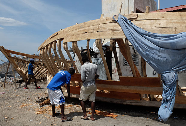 В стране нет бизнеса и промышленности, рыболовецкие лодки строят кустари