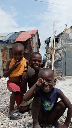 Гаитянские дети так же жизнерадостны, как дети в любом уголке Земли