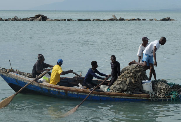 Рыболовство — один из немногих способов выживания в нищей стране