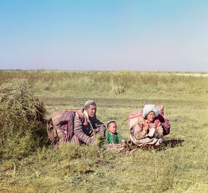 Цикл «Голодная степь» создан фотографом в 1907 году, во время поездки по Туркестану.  