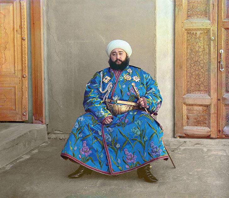Бухарский эмир Сеид-Ахан-хан был очень уважаемым в империи человеком. Он занял наследственный престол 31 октября 1885 года, в 1896 году присутствовал на коронации Николая II и получил титул «высочество», полагавшийся по статусу членам императорской фамилии и великим князьям.    