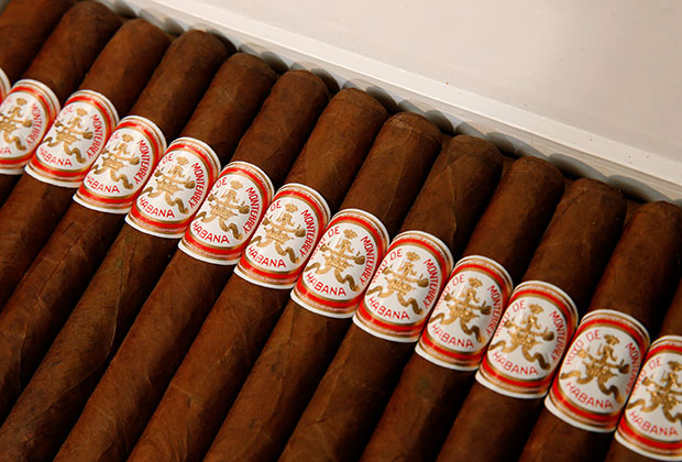 Сигары в коробке, надписанной рукой Кастро, попали на торги аукционного дома Julien's в Нью-Йорке