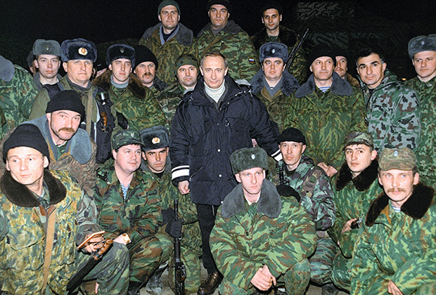 Первая поездка Путина в качестве и.о. президента России состоялась в Гудермес в новогоднюю ночь с 31 декабря 1999-го на 1 января 2000 года
