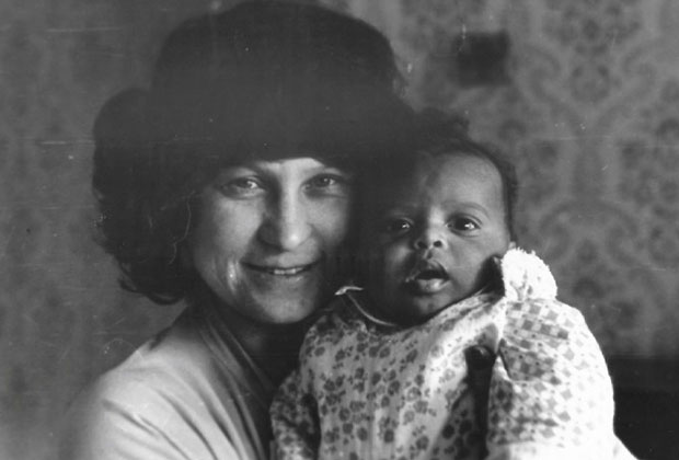 Мигель с мамой. Подрезково, 1982 год