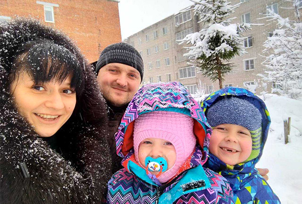 Андрей Довыденков с семьей