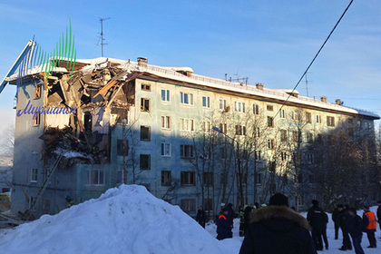 Взрыв газа уничтожил три этажа жилого дома в Мурманске