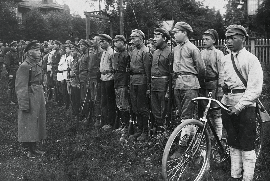 Комсомольская разведывательная рота на фронте. 1918-1919.