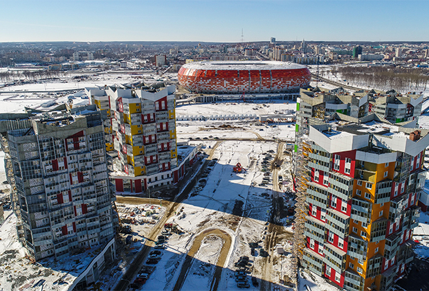 Жилые комплексы и строящийся стадион «Мордовия Арена» в Саранске