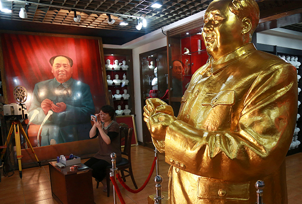 Статуя Мао в музее города Шэньян (провинция Ляонин)