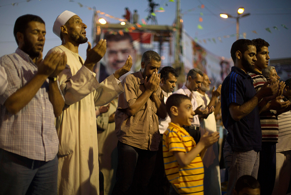 Исламисты поддержали Мурси, однако общество в целом оказалось расколото.