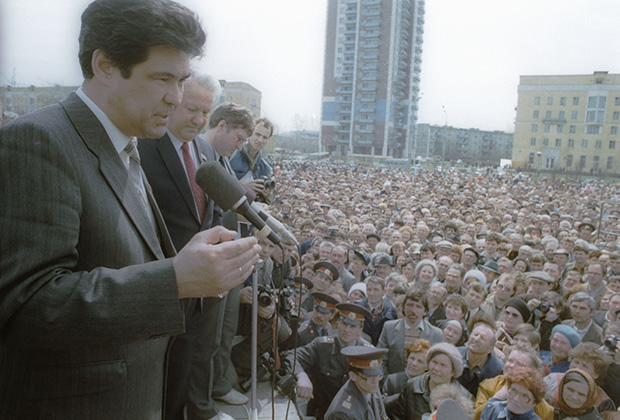 Народный депутат РСФСР Аман Тулеев и председатель Верховного Совета РСФСР Борис Ельцин на первомайском митинге в Новокузнецке, 1991 год 
