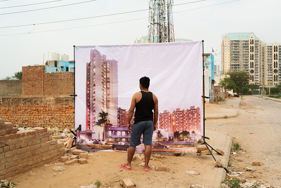 Крестани собирается продолжать делать фотопроекты в Индии. Больше всего его вдохновляет вера развивающейся страны в утопическое будущее, поэтому следующие серии он планирует сделать менее пессимистичными.