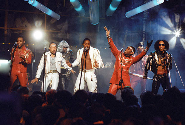 Сейчас в это трудно поверить, но перед нами одни из первых звезд хип-хопа —Grandmaster Flash &amp; The Furious Five. В 1970-е годы огромное влияние на стиль оказывало диско, да и сам хип-хоп был куда более танцевальной музыкой.