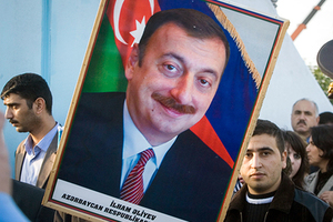 Весь в Папу Зачем президент Азербайджана решил выбрать себя досрочно