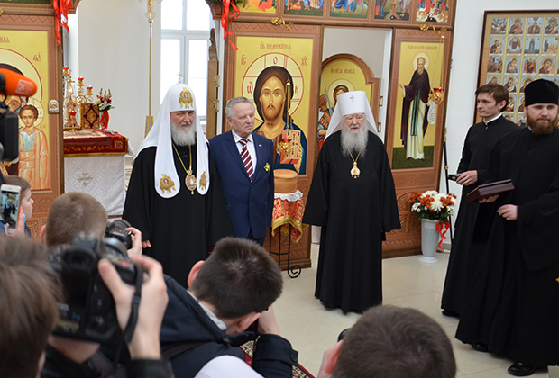 Отличившиеся при реконструкции церкви получили награды от главы РПЦ