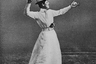 Строгий дресс-код действовал в теннисе вплоть до Первой мировой войны. На фото — Мюриэль Робб, победительница Уимблдона 1902 года в одиночном разряде, одетая согласно нормам того времени: белое платье в пол, шляпа, пояс и накладной воротник.
