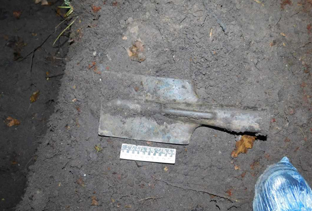 Лопата, от которой пытался избавиться Солопов, — на ней найдут биологические вещества погибшего