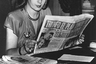 Эва Перон за чтением газет