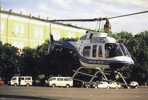 Bell 206 Long Ranger на Манежной площади в Москве