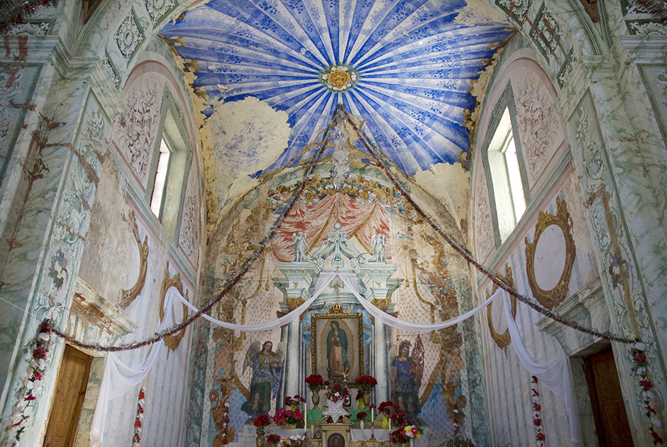 Живым свидетельством былой славы города являются роскошные фрески в капелле иконы девы Марии Гваделупской — самого почитаемого образа в Латинской Америке. 