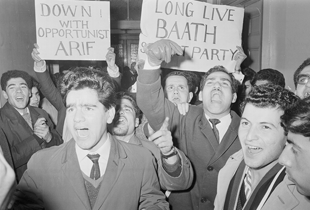 Иракские студенты приносят клятву партии «Баас». 1963 год