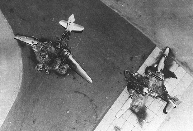 Уничтоженные израильтянами египетские самолеты. 1967 год