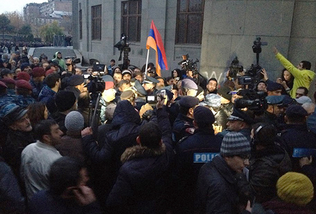 2015 год. Митинг против конституционной реформы в центре Еревана