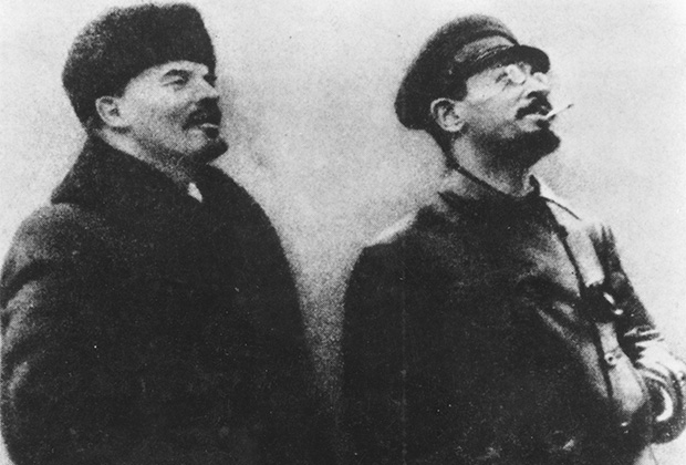 Владимир Ленин (слева) и Яков Свердлов (справа)